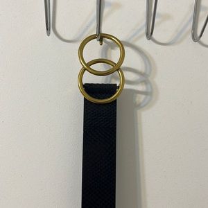 Aritzia belt size small